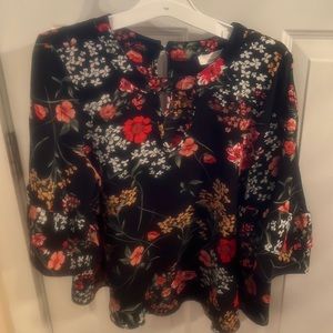 Bell above elbow sleeved blouse